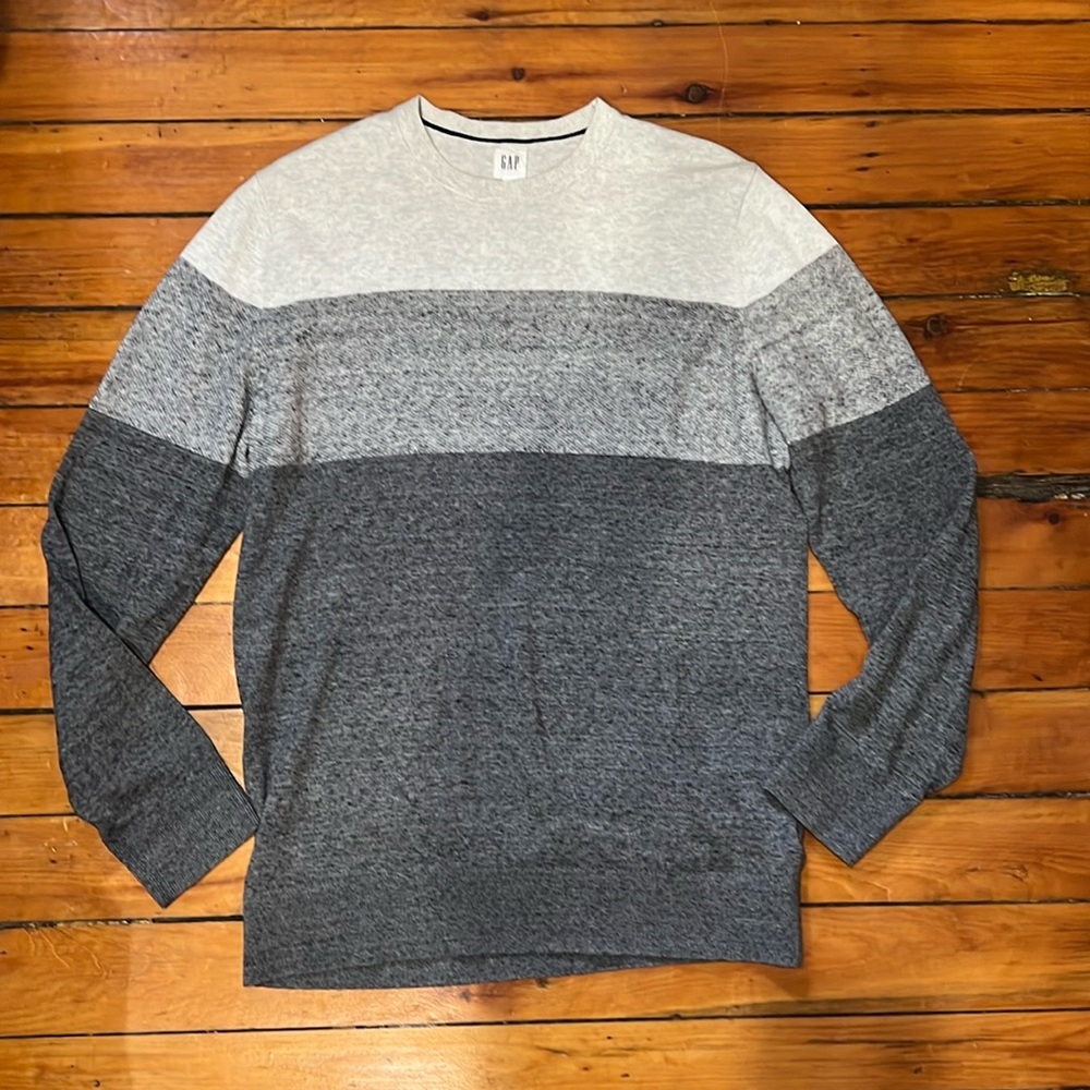 Men’s GAP sweater
